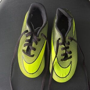 Nike Kids' Neon Yellow and Black Soccer Cleat Sneakers